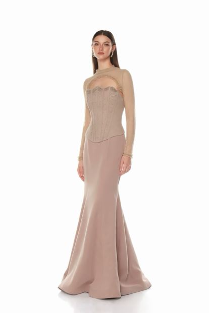 Robe de soirée beige à corset et effet dentelle